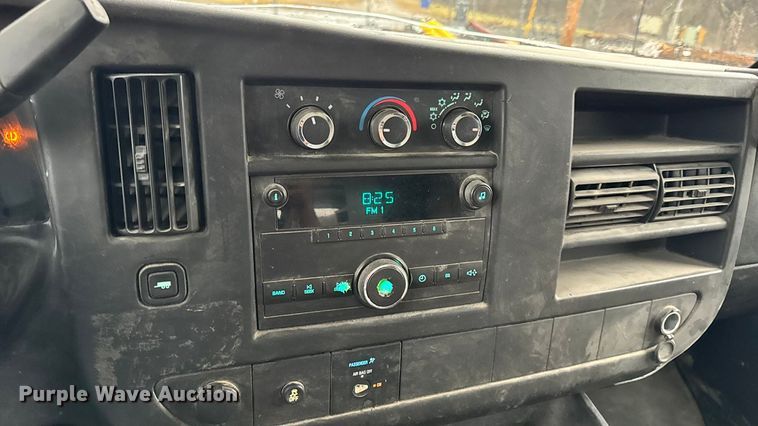 image for item EN0839 2014 GMC Savana G2500 van