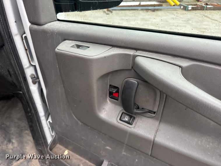 image for item EN0839 2014 GMC Savana G2500 van