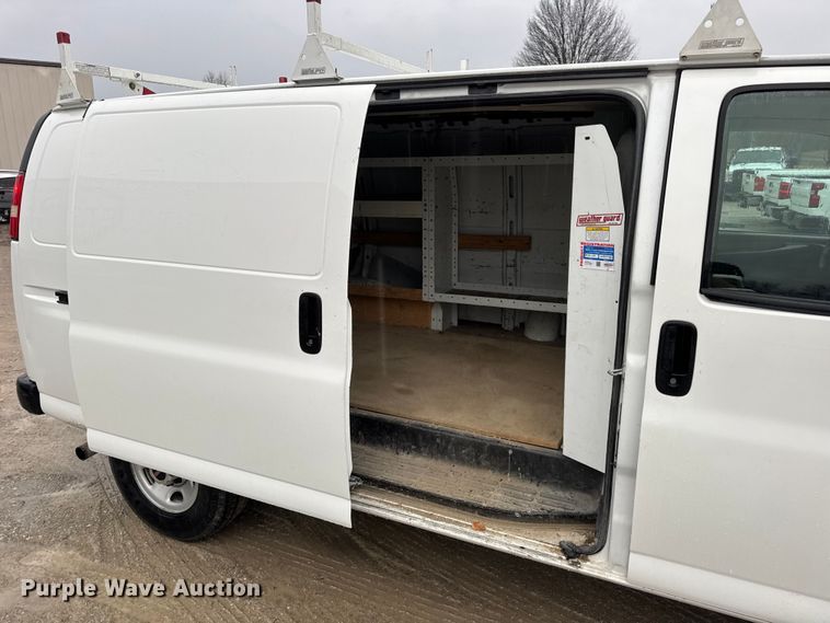 image for item EN0839 2014 GMC Savana G2500 van