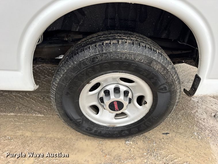 image for item EN0839 2014 GMC Savana G2500 van