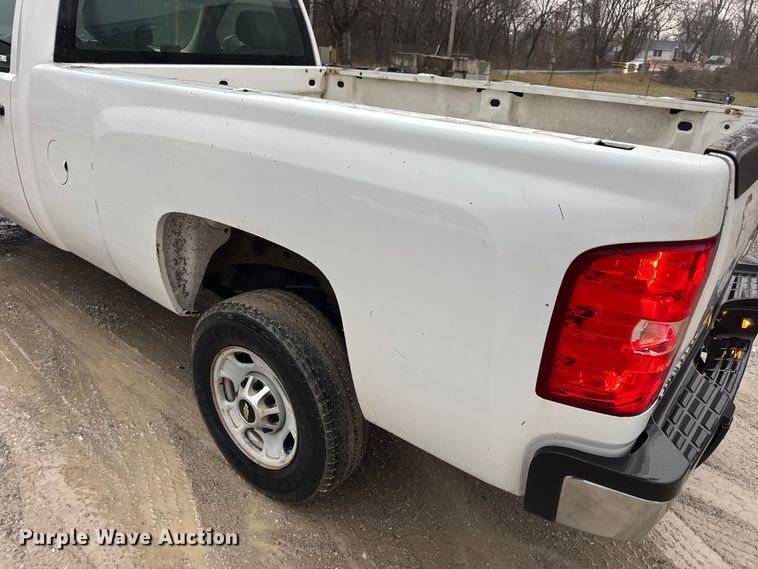 image for item EN0842 2013 Chevrolet Silverado 2500HD pickup truck