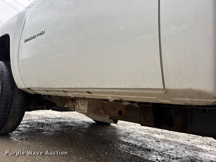 image for item EN0842 2013 Chevrolet Silverado 2500HD pickup truck