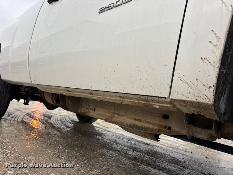 image for item EN0842 2013 Chevrolet Silverado 2500HD pickup truck