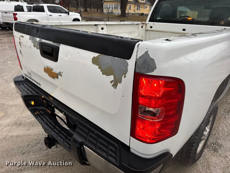 image for item EN0842 2013 Chevrolet Silverado 2500HD pickup truck