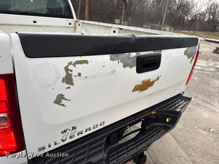 image for item EN0842 2013 Chevrolet Silverado 2500HD pickup truck