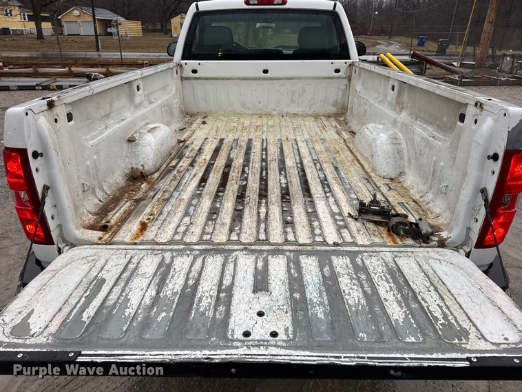 image for item EN0842 2013 Chevrolet Silverado 2500HD pickup truck