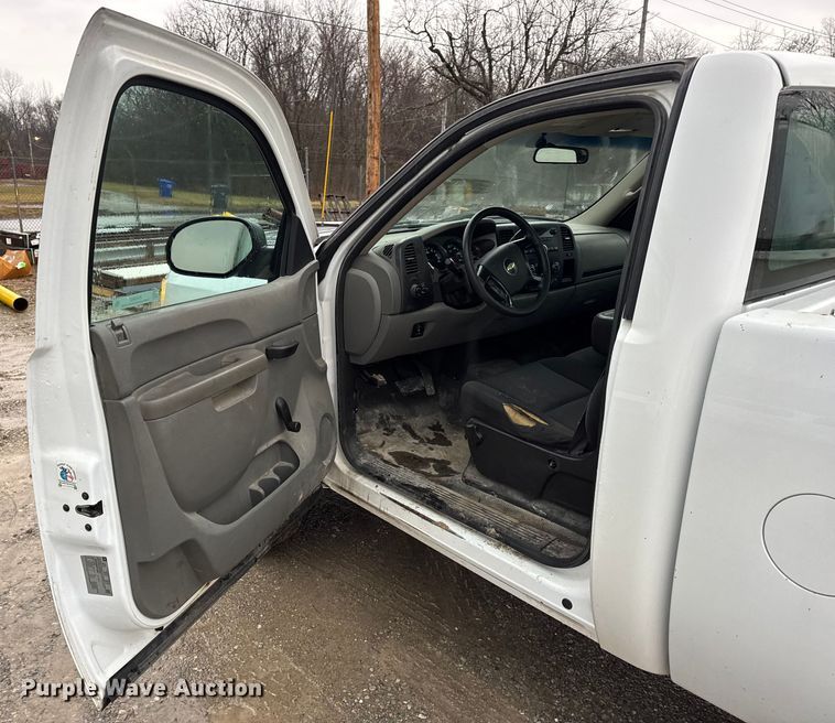 image for item EN0842 2013 Chevrolet Silverado 2500HD pickup truck