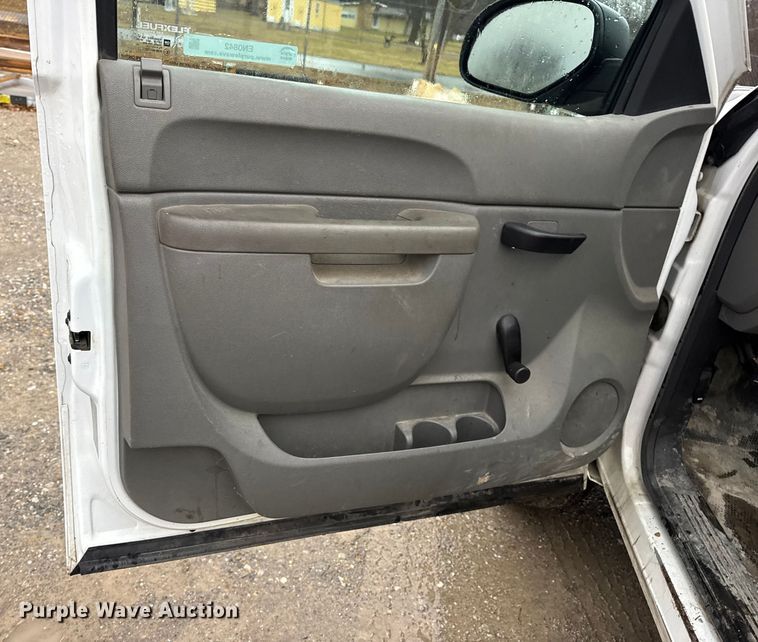 image for item EN0842 2013 Chevrolet Silverado 2500HD pickup truck