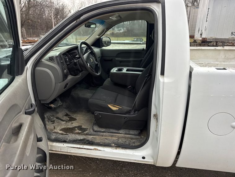 image for item EN0842 2013 Chevrolet Silverado 2500HD pickup truck