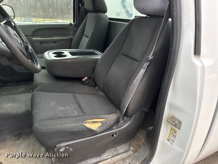 image for item EN0842 2013 Chevrolet Silverado 2500HD pickup truck