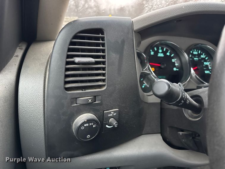 image for item EN0842 2013 Chevrolet Silverado 2500HD pickup truck