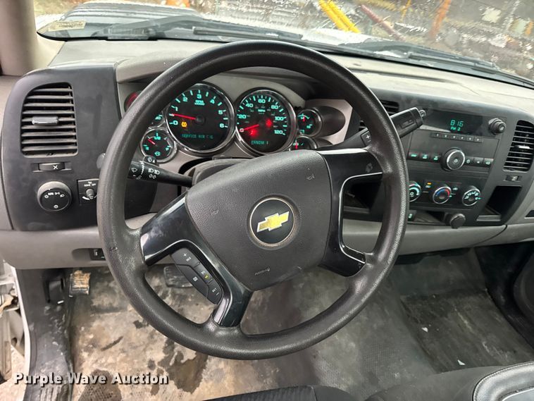 image for item EN0842 2013 Chevrolet Silverado 2500HD pickup truck