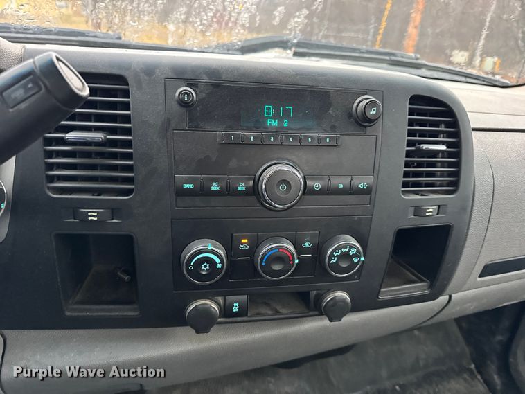 image for item EN0842 2013 Chevrolet Silverado 2500HD pickup truck