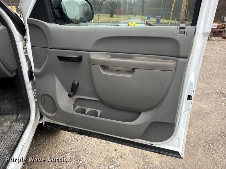 image for item EN0842 2013 Chevrolet Silverado 2500HD pickup truck