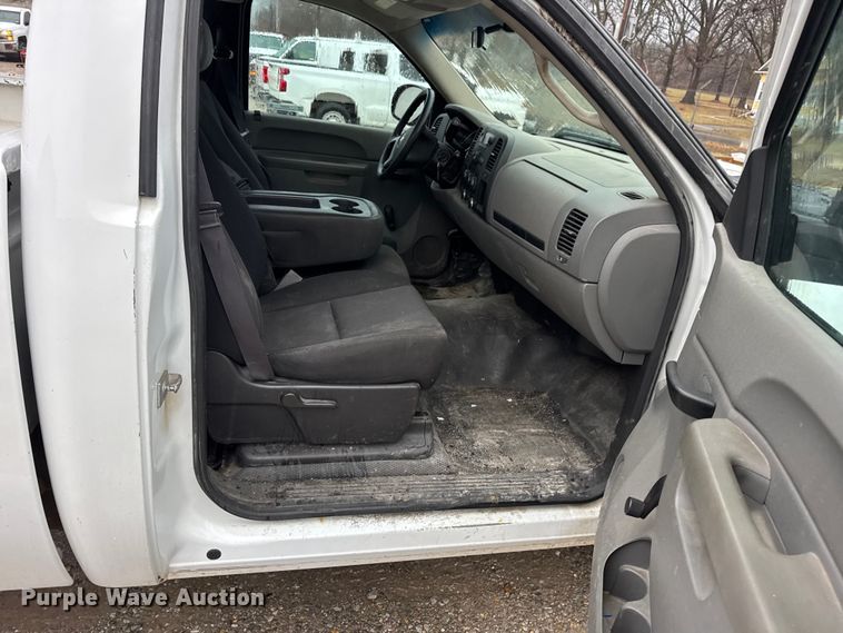 image for item EN0842 2013 Chevrolet Silverado 2500HD pickup truck