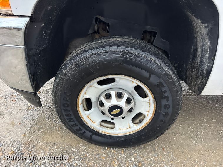 image for item EN0842 2013 Chevrolet Silverado 2500HD pickup truck