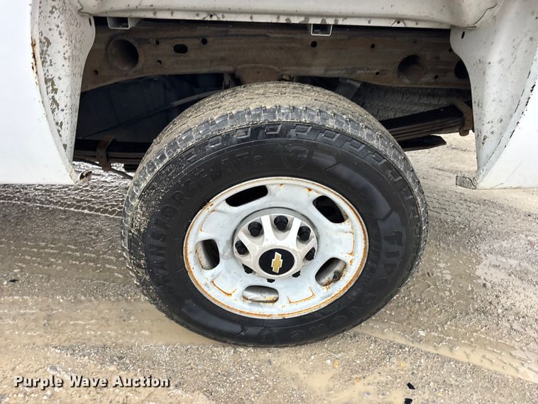 image for item EN0842 2013 Chevrolet Silverado 2500HD pickup truck