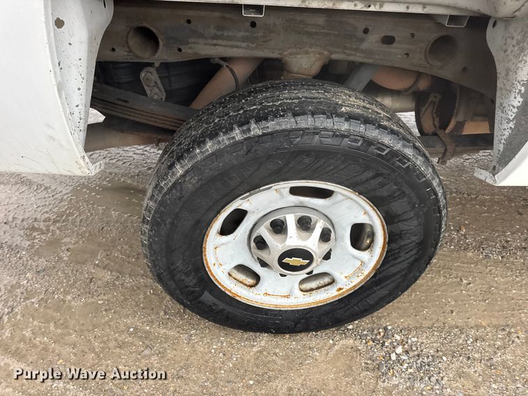 image for item EN0842 2013 Chevrolet Silverado 2500HD pickup truck