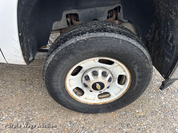 image for item EN0842 2013 Chevrolet Silverado 2500HD pickup truck