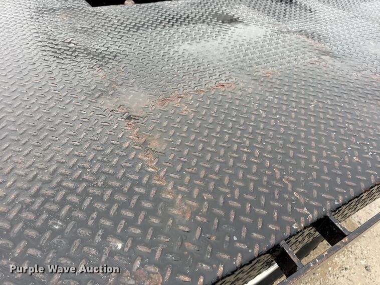 image for item EN0843 2015 Ford F350 Super Duty flatbed pickup truck