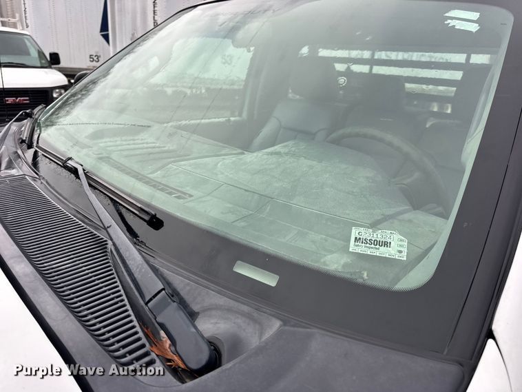 image for item EN0843 2015 Ford F350 Super Duty flatbed pickup truck