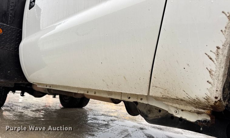 image for item EN0843 2015 Ford F350 Super Duty flatbed pickup truck