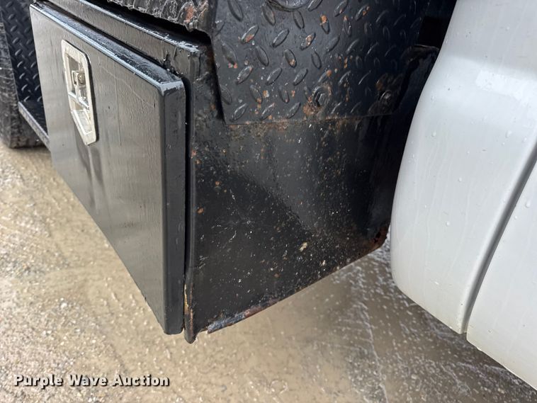 image for item EN0843 2015 Ford F350 Super Duty flatbed pickup truck