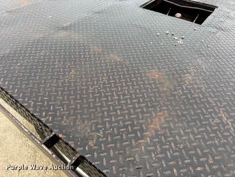 image for item EN0843 2015 Ford F350 Super Duty flatbed pickup truck