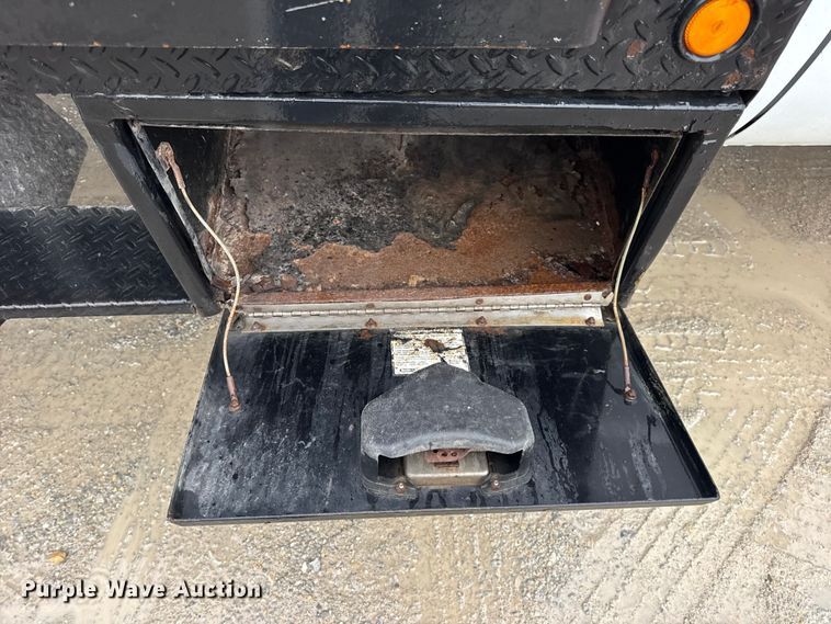 image for item EN0843 2015 Ford F350 Super Duty flatbed pickup truck