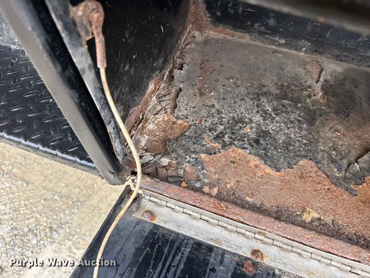 image for item EN0843 2015 Ford F350 Super Duty flatbed pickup truck