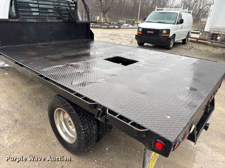 image for item EN0843 2015 Ford F350 Super Duty flatbed pickup truck