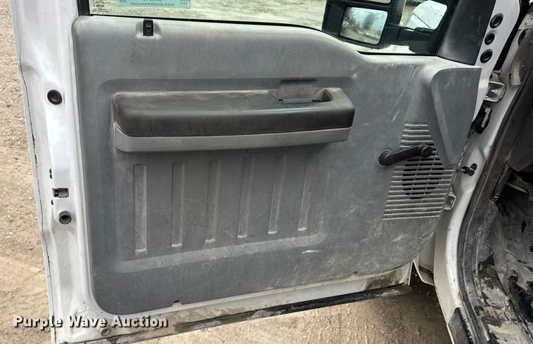 image for item EN0843 2015 Ford F350 Super Duty flatbed pickup truck