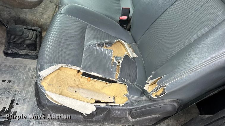 image for item EN0843 2015 Ford F350 Super Duty flatbed pickup truck