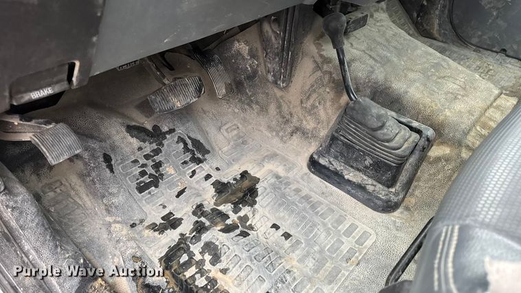 image for item EN0843 2015 Ford F350 Super Duty flatbed pickup truck