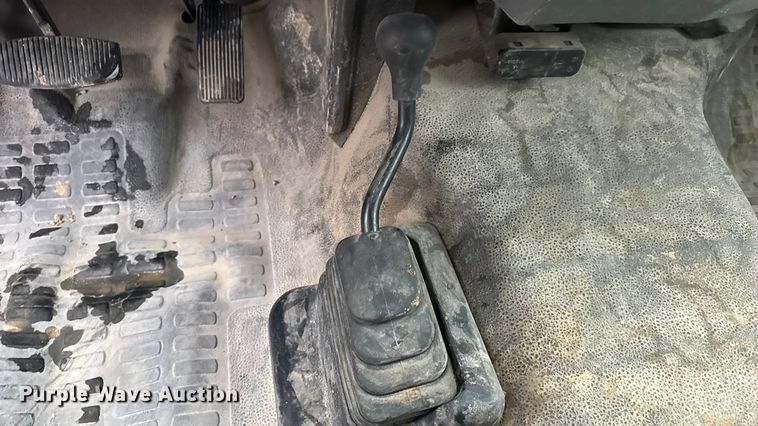 image for item EN0843 2015 Ford F350 Super Duty flatbed pickup truck