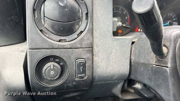 image for item EN0843 2015 Ford F350 Super Duty flatbed pickup truck