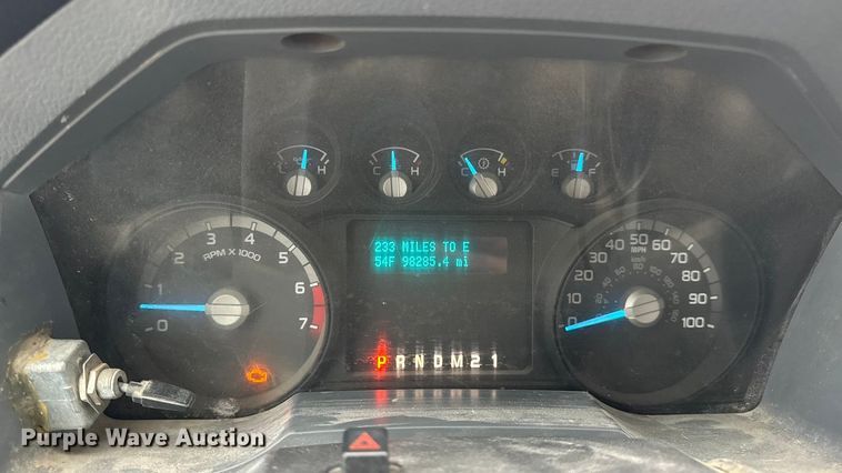 image for item EN0843 2015 Ford F350 Super Duty flatbed pickup truck