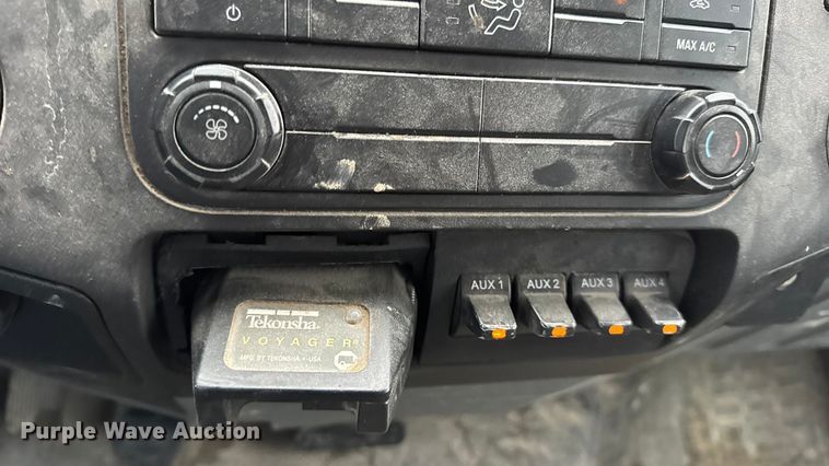 image for item EN0843 2015 Ford F350 Super Duty flatbed pickup truck