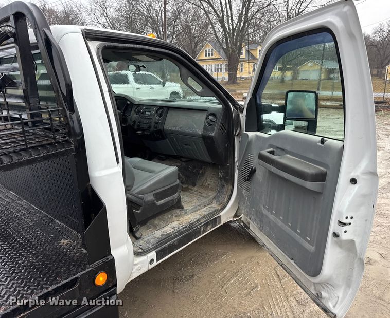 image for item EN0843 2015 Ford F350 Super Duty flatbed pickup truck