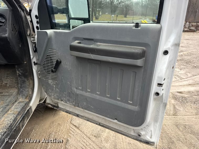 image for item EN0843 2015 Ford F350 Super Duty flatbed pickup truck