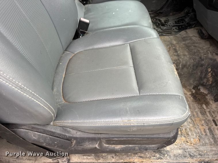 image for item EN0843 2015 Ford F350 Super Duty flatbed pickup truck