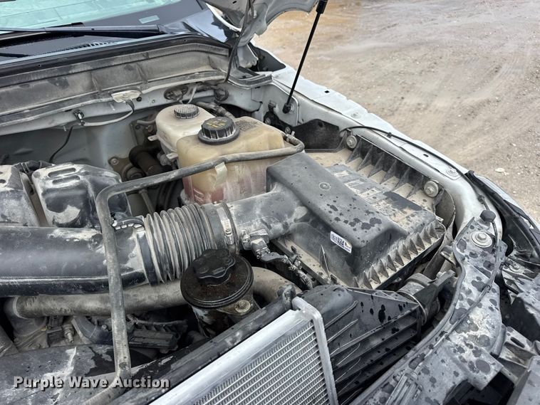 image for item EN0843 2015 Ford F350 Super Duty flatbed pickup truck