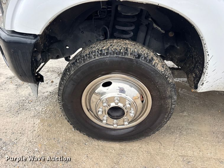 image for item EN0843 2015 Ford F350 Super Duty flatbed pickup truck