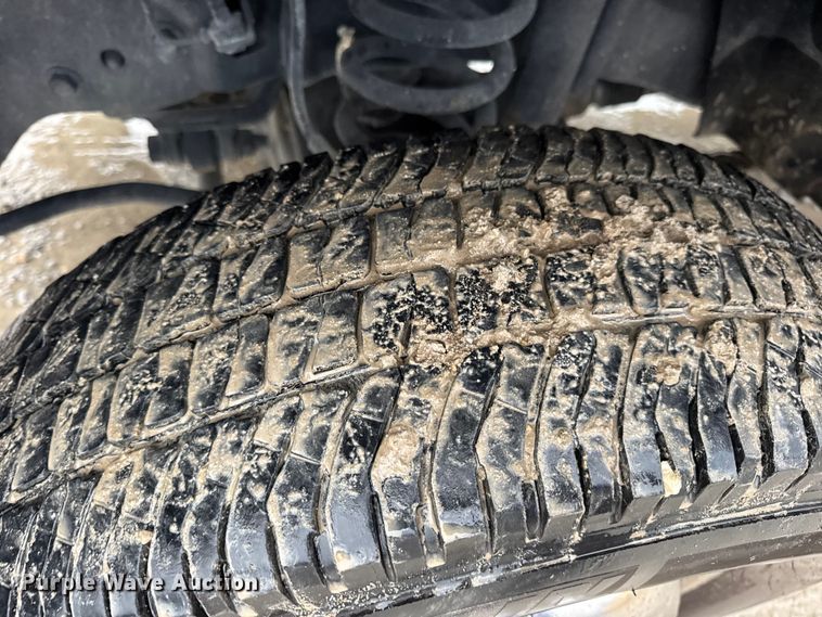 image for item EN0843 2015 Ford F350 Super Duty flatbed pickup truck