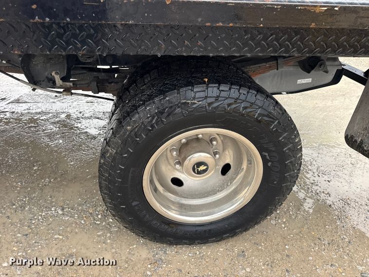 image for item EN0843 2015 Ford F350 Super Duty flatbed pickup truck