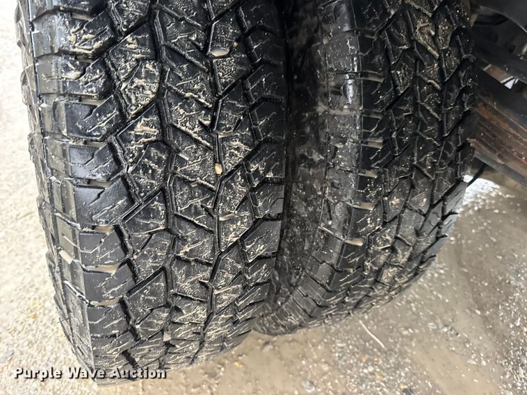 image for item EN0843 2015 Ford F350 Super Duty flatbed pickup truck