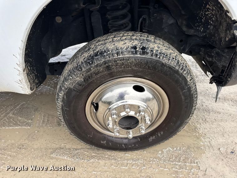 image for item EN0843 2015 Ford F350 Super Duty flatbed pickup truck