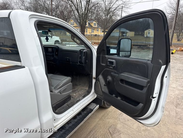 image for item EN0846 2015 Chevrolet Silverado 2500HD pickup truck