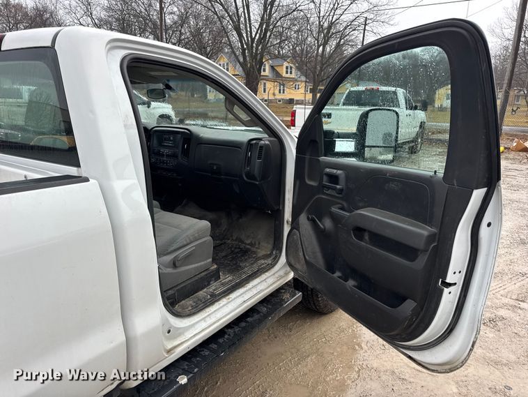 image for item EN0847 2016 Chevrolet Silverado 2500HD pickup truck