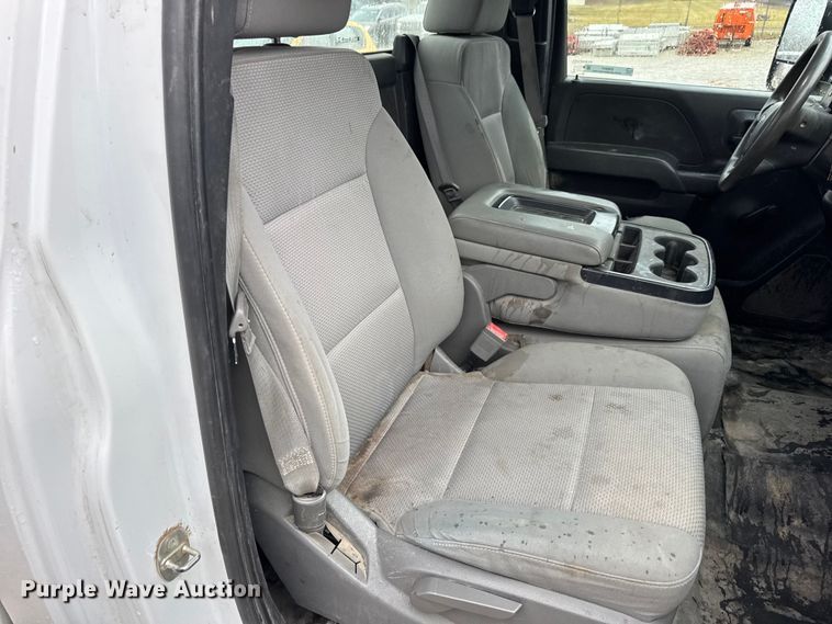 image for item EN0847 2016 Chevrolet Silverado 2500HD pickup truck